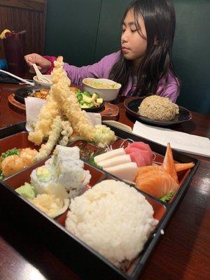 Sashimi bento her papa