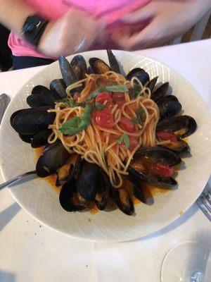 Mussels and spaghetti