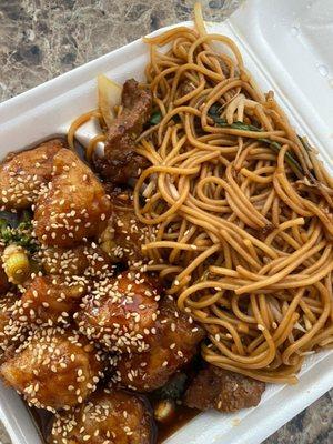 Sesame chicken with Beef Lo Mein Combo