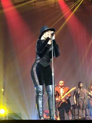 Mary J performing