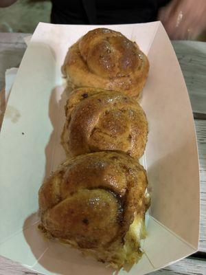 Sweet knots (cinnamon)