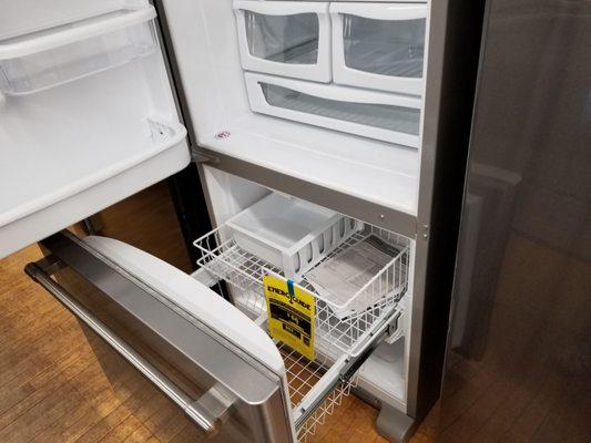 Bottom freezer with ice maker! I'm in heaven!