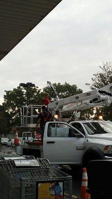 Men always at work on KingKullen's sign. I ain't mad. EyeCandy 15/Aug/17