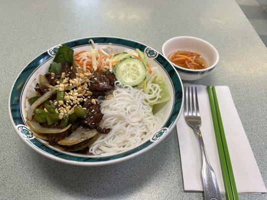 Lemon grass beef with vermicelli (side fish sauce)