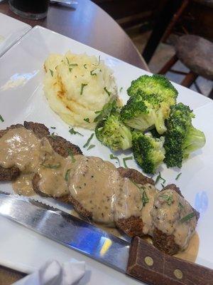 Steak tips, mashed potato's and broccoli