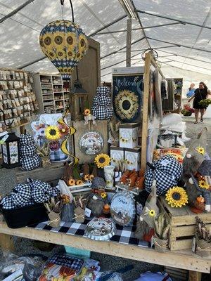 Fall 2022 sunflower decoration display!