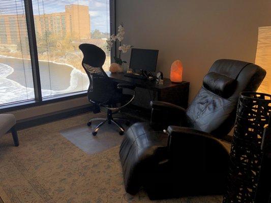 Meridian Peak Hypnosis hypnotherapy room