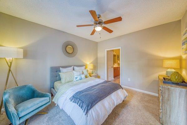 Perimeter Garden Apartments ceiling fan