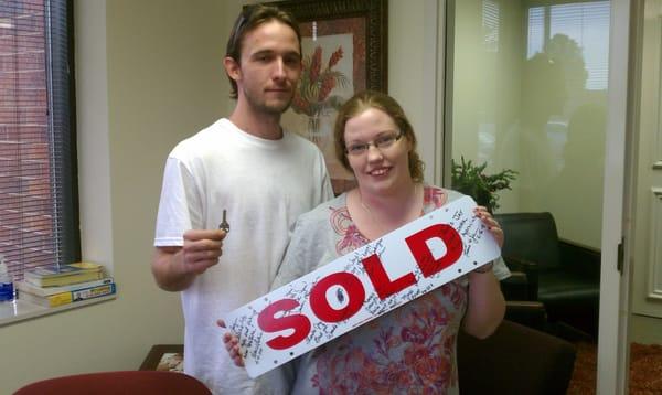 After hunting for a foreclosure deal in the Liberty, MO area, these 1st time buyers got a DEAL on their new house!