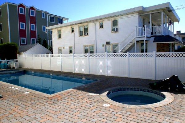 Vinyl privacy fence with lattice top