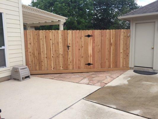 TNS Fence, Galveston County Fence Builder. Cedar Picket Privacy fence and Gate