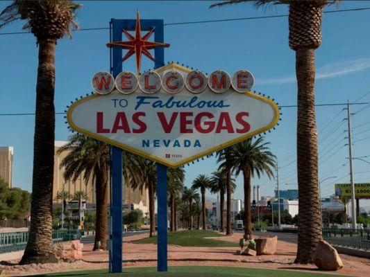 We do tours to the fabolous Las Vegas sign!! Call to book your tour now!