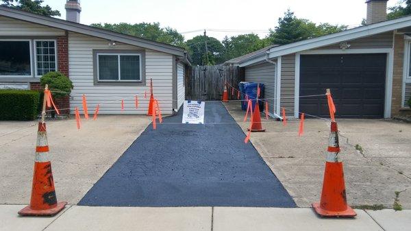 JM ASPHALT 
         SEALCOATING
                 CALL
         773-981-1994