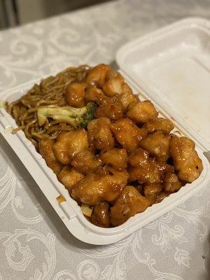 C15. General Tso's Chicken Combo with Lo Mein