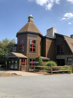 Steerbarn Clubhouse