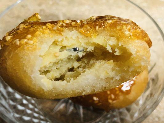 Bánh cam đường with bean paste inside