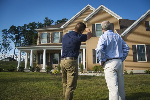 Residential pest control inspection at a home.