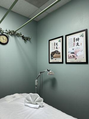 Acupuncture room, clean