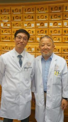 (Left) Clinic Director: Stephan Seo  (Right) Clinic Supervisor: Kyunghwan Kim