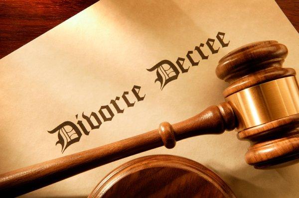 I handle both contested and uncontested divorces. Contact me to discuss your case.