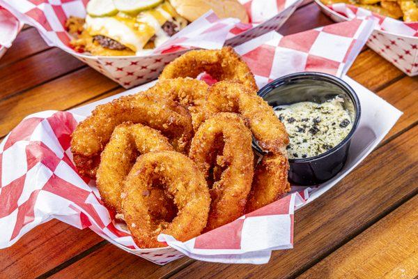 HOUSE BATTERED ONION RINGS
thick cut vidalia sweet onion, bonito flakes, yuzu kosho ranch, furikake