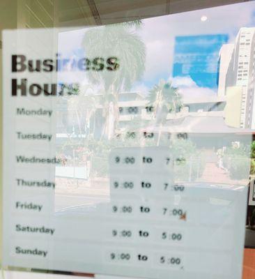 The business hours as of October 21, 2023 for the Makiki Fanastic Sams Hair Salon.