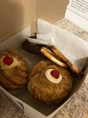 Puff pastry with canoli and custard filling