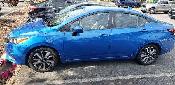 I asked for a compact and they gave me this nice 2022 Nissan Versa in electric blue! It was in great condition