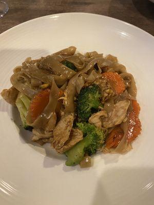 Pad Ze-Ew Noodle w/Chicken