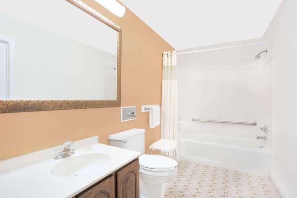 Guest room bath