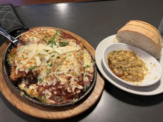 Appetizer lasagna frita, bread and hummus