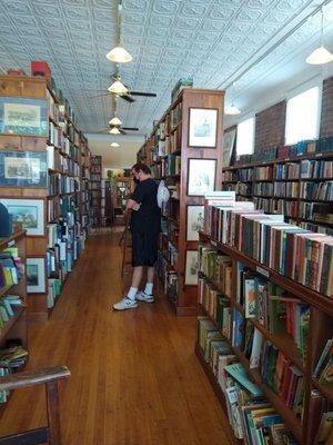 Used bookstore roadtrip stop with the fam'. #BookLovinFam4Life