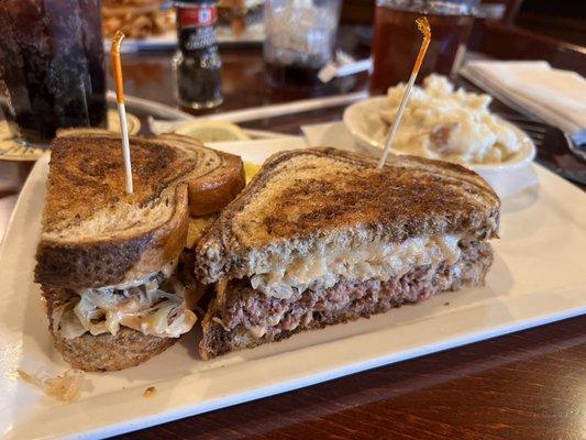 Oscars Burger of the week! St Patricks Ruben!  Was on RYE bread, with sauerkraut, and that juicy 8oz burger!