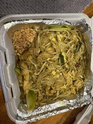 Disappointed disgruntled disgustingly gross curry N7. Pad Thai Curry (Lunch)