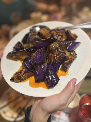 鱼香茄子 - Sautéed eggplant with fish flavor (very soft and flavorful)