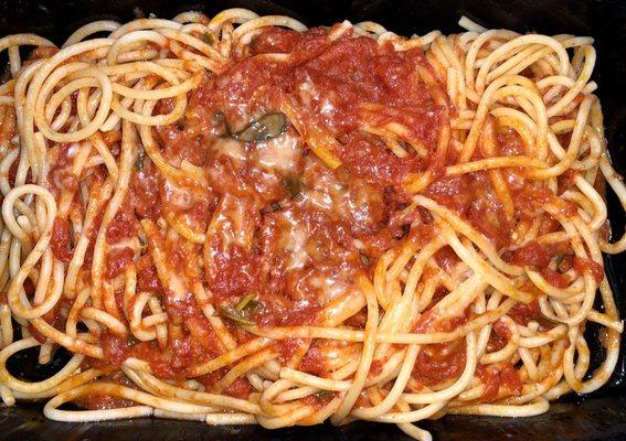 Spaghetti Pomodoro / looks beautiful, taste great! A nice togo order.