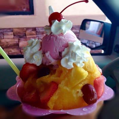 Flower cup: natural mango snow cone with fresh fruit and strawberry ice cream...whoa, good. Nap required afterwards