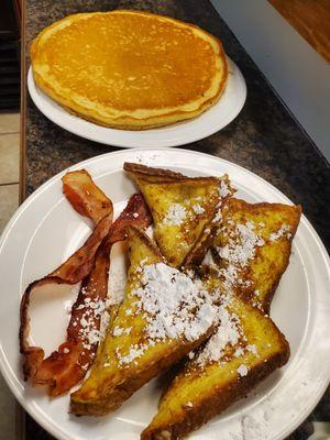 French Toast and pancakes