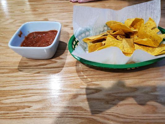 Chips & Salsa. The sauce was very good.