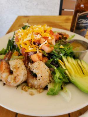 House salad with avo & shrimp.