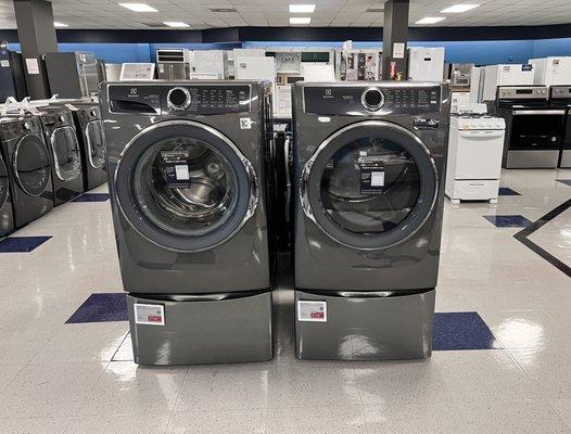 Washer & Dryer on pedestals