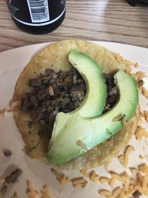 Plain taco de asada with avocado