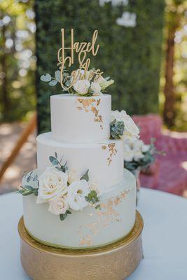 Our perfect wedding cake!