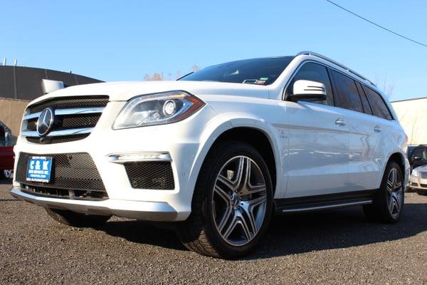 14 GL63 Polar White/Black 15K 4JGDF7EE2EA317630 Rear Seat
  Entertainment           $87,995