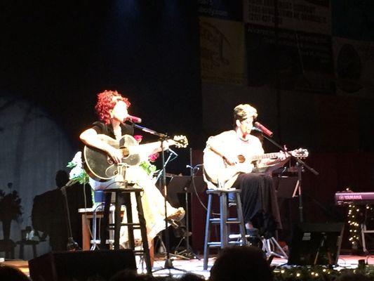 Pam Tillis & Lorrie Morgan - legendary ladies of country music