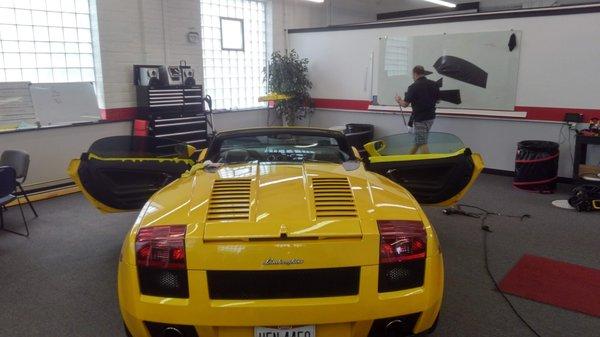 Tint Pros (Zafer) is preparing to tint this Lamborghini in 20% 3M Carbon film!