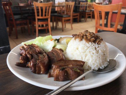 Braised pork lunch plate