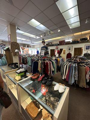 Dannie-Duluth Consignment Clothing and Furniture