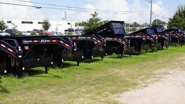 Large inventory of dump trailers in stock near San Antonio