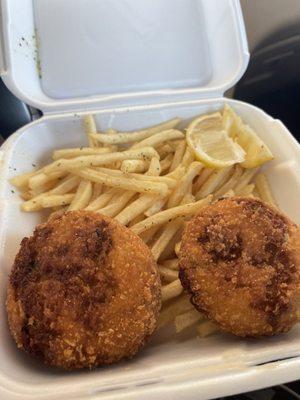 Crab cake combo, comes with a drink. So fresh and delicious!